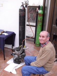 Miroslav Pantić je izmenom bregaste osovine na motoru od Juga 55, uspeo da načini motor koji radi pogonjen komprimovanim vazduhom