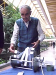 Radivoje Stojković sa gravitacionom mašinom